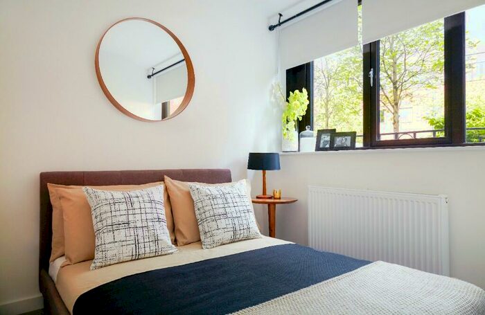 2 Bedroom Apartment To Rent In Southernhay Gardens, Exeter, Devon, EX1