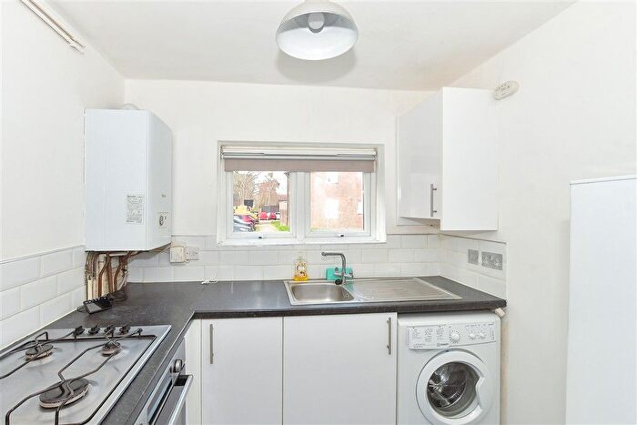 1 Bedroom Flat For Sale In Capricorn Close, Bewbush, Crawley, West Sussex, RH11