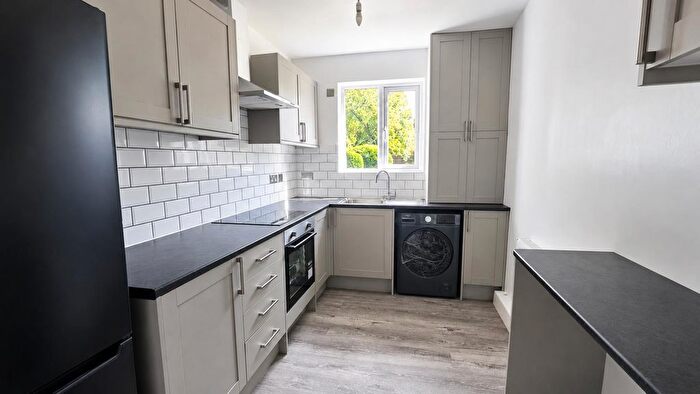 2 Bedroom Flat To Rent In Brixton Hill, London, SW2