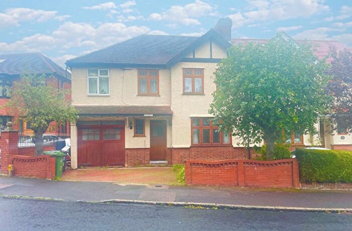 4 Bedroom Detached House To Rent In Lichfield Road, Woodford Green, IG8