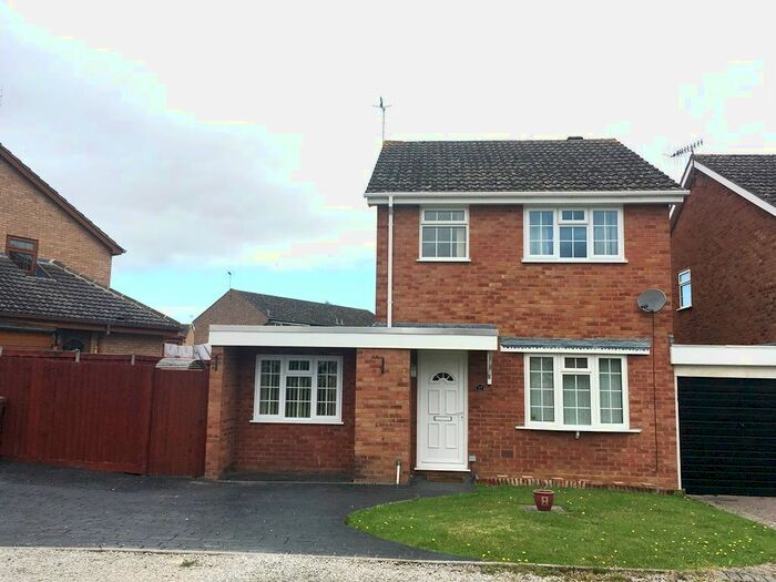 3 Bedroom Link Detached House To Rent In Hazel Avenue, Evesham, WR11