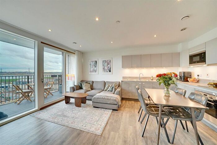 1 Bedroom Flat For Sale In Alma Road, Enfield, EN3