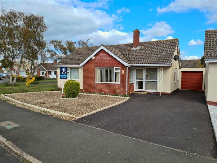 Houses for sale & to rent in TA8 2JD, Links Close, Burnham North