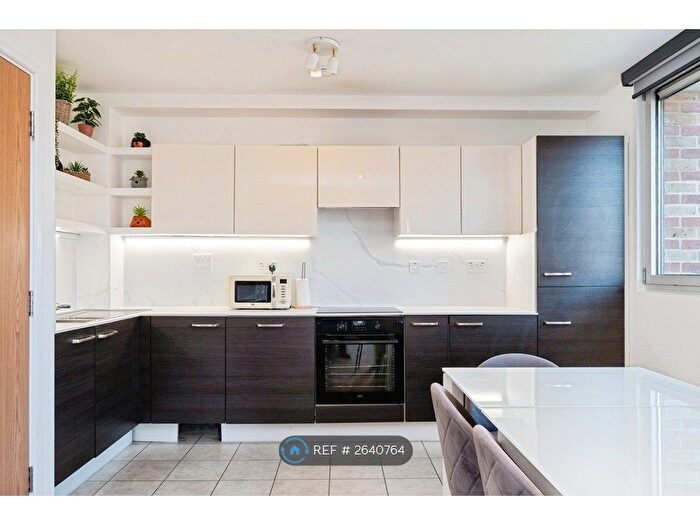 3 Bedroom Flat To Rent In Nelson Walk, London, E3