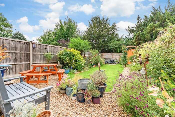 3 Bedroom Semi Detached House For Sale In The Brent, Dartford, Kent, DA1