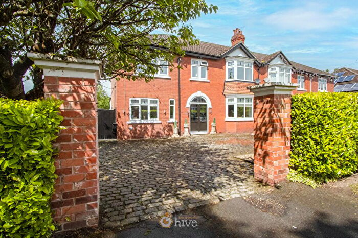 5 Bedroom Semi Detached House For Sale In Saxton Avenue, Bessacarr, Doncaster, DN4