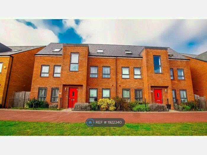 4 Bedroom Terraced House To Rent In Countess Way, Brooklands, Milton Keynes, MK10