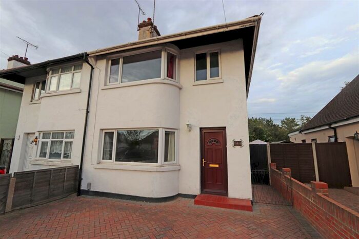 3 Bedroom Semi-Detached House To Rent In Thornford Gardens, Southend-On-Sea, SS2