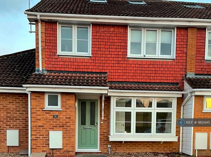 4 Bedroom Semi-Detached House To Rent In Chatteris Way, Lower Earley, Reading, RG6