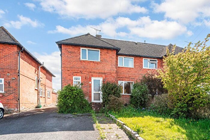 3 Bedroom Semi Detached House For Sale In Cranford Road, Petersfield, Hampshire, GU32