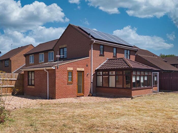 3 Bedroom Semi Detached House For Sale In Lavender Close, Melksham, SN12