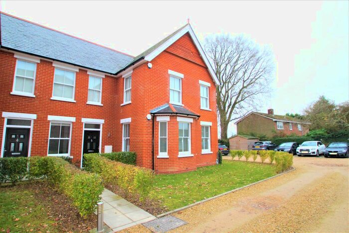 2 Bedroom Flat To Rent In West End Road, Mortimer Common, Reading RG7