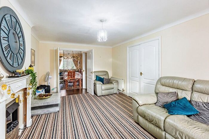 5 Bedroom Detached House For Sale In Cottesbrooke Gardens, Northampton, NN4