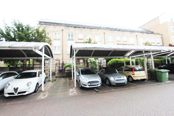 Studio To Rent In St. Davids Square, London, E14