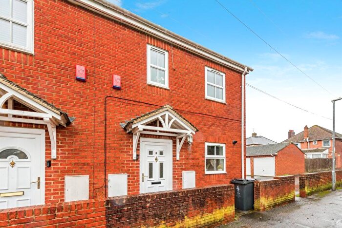 2 Bedroom End Of Terrace House For Sale In The Lane, Swindon, SN2