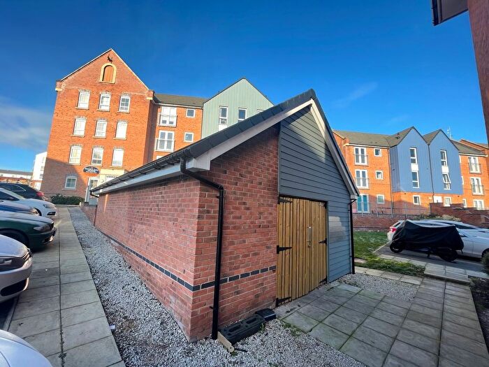2 Bedroom Flat For Sale In The Moorings, Coventry, CV1 - Photo 3