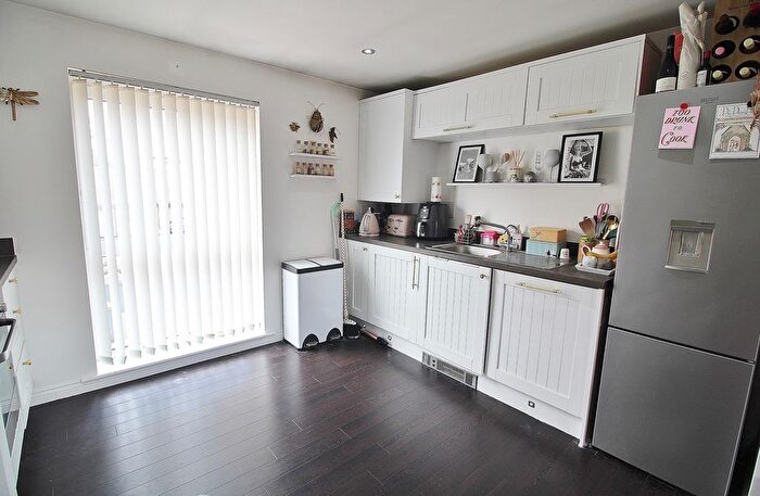 2 Bedroom Detached House For Sale In Saddleback Road, Waterlooville, PO7