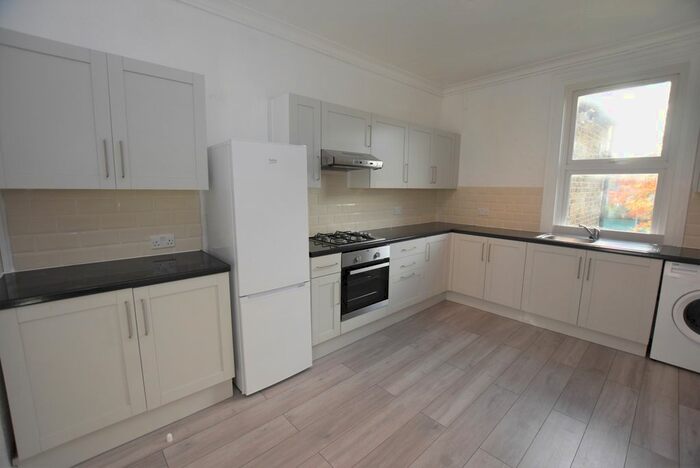 2 Bedroom Flat To Rent In Mackenzie Road, Beckenham BR3