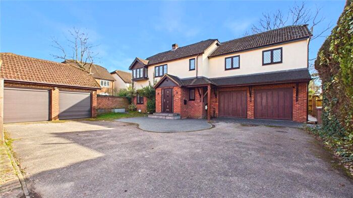 5 Bedroom Detached House For Sale In Shrublands Drive, Lightwater, Surrey, GU18