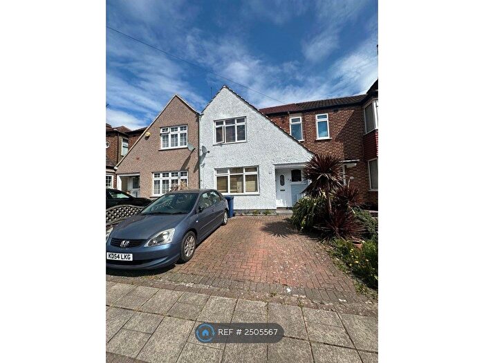4 Bedroom Terraced House To Rent In Dale Close, New Barnet, Barnet, EN5