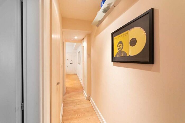 2 Bedroom Apartment To Rent In Edith Grove, London, SW10