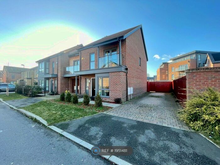 3 Bedroom Detached House To Rent In Flowers Mews, Oakgrove, Milton Keynes, MK10