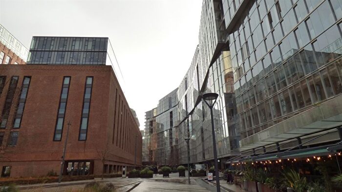 2 Bedroom Flat To Rent In Circus Road West, London, SW11