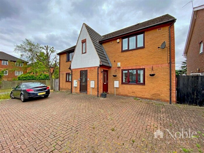 2 Bedroom Maisonette To Rent In Lindsey Court, Veronica Close, Romford, RM3