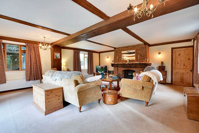 4 Bedroom Detached House For Sale In Canterbury Road, Kennington, TN25