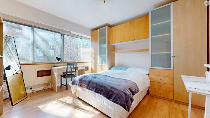 2 Bedroom Flat For Sale In Park Road, Regent's Park, London, NW8