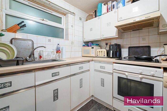 1 Bedroom Flat For Sale In Hansart Way, Enfield, EN2