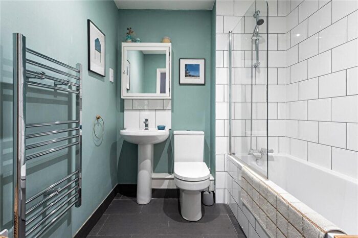 2 Bedroom Apartment For Sale In Martello Street, London, E8 - Photo 8
