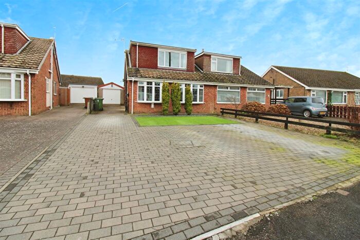 3 Bedroom Semi-Detached Bungalow For Sale In Beech Close, Sproatley, Hull, HU11