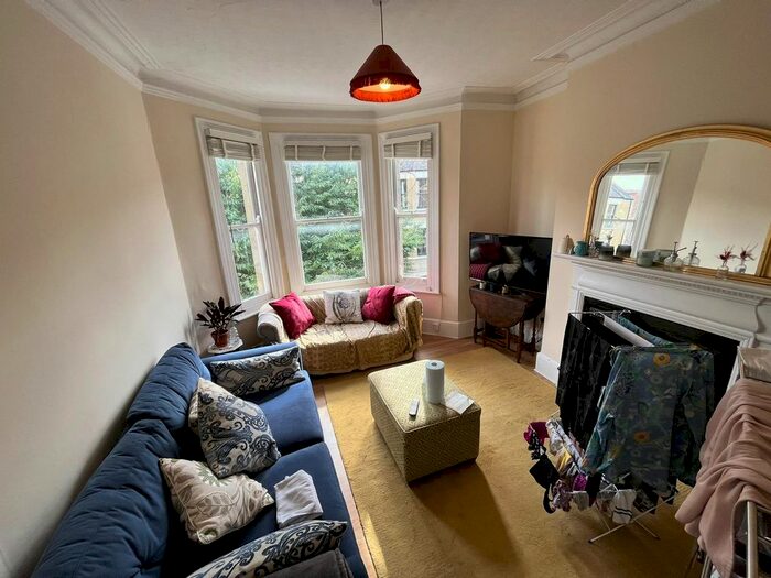 2 Bedroom Flat To Rent In Mowll Street, Oval, SW9