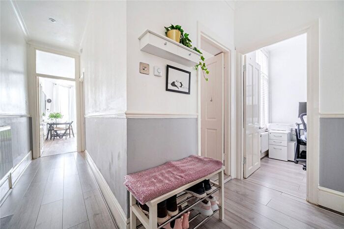 2 Bedroom Flat For Sale In Arcadian Gardens, Wood Green, London, N22