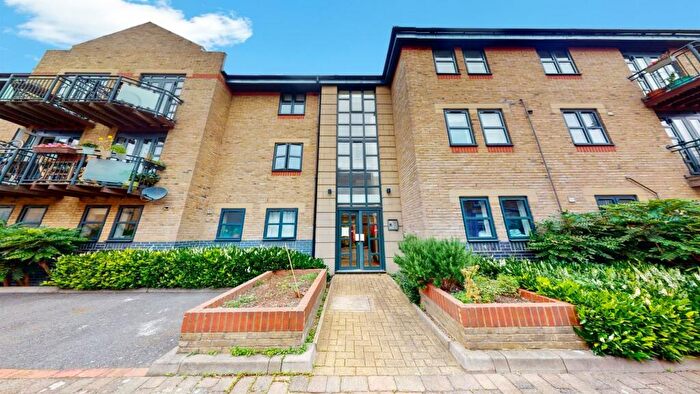 1 Bedroom Apartment To Rent In Equity Square, Shacklewell Street, Shoreditch, E2