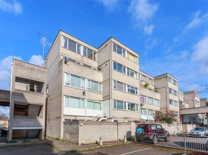 2 Bedroom Flat To Rent In Christian Square, Ward Royal, Windsor, SL4