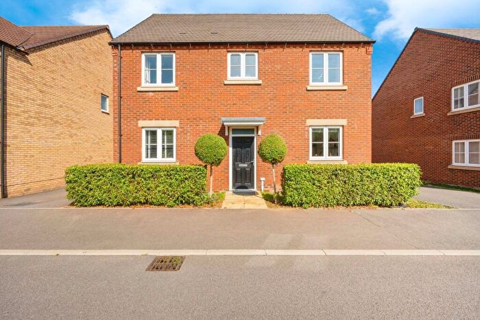 4 Bedroom Detached House For Sale In Valerian Way, Leighton Buzzard, Bedfordshire, LU7