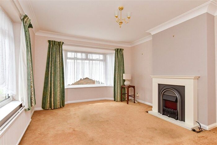 3 Bedroom Bungalow For Sale In Sadler Way, Brighton, East Sussex, BN2