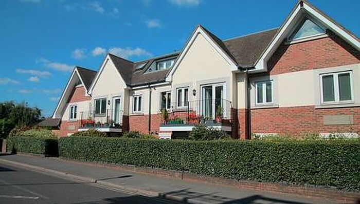 2 Bedroom Flat To Rent In Bedroom Second Floor Flat In Caterham On The Hill, CR3