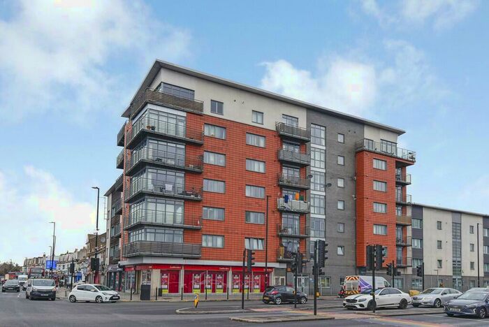 2 Bedroom Flat To Rent In The Roundway, Tottenham, London, N17