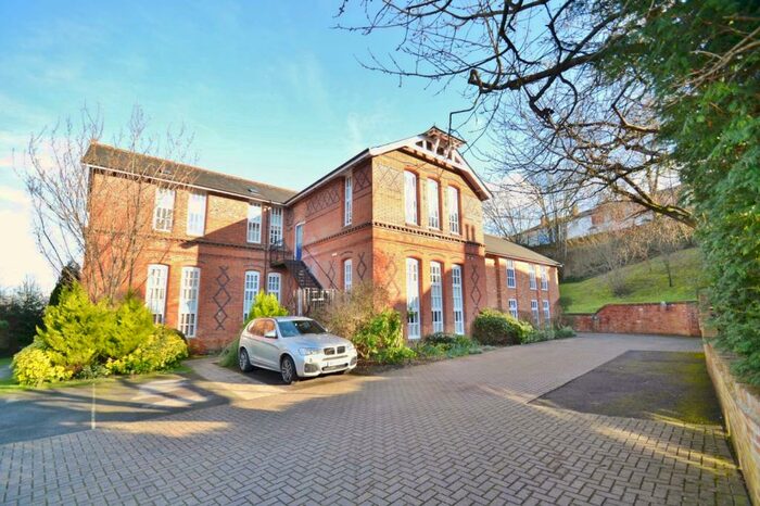 2 Bedroom Flat To Rent In Fulflood, SO22