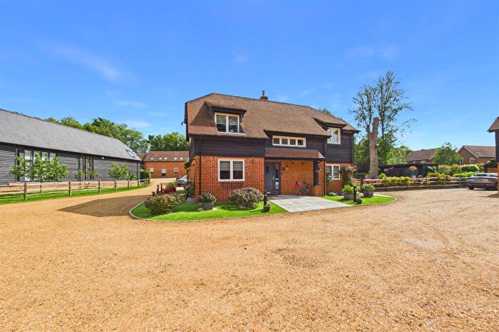4 Bedroom Detached House For Sale In Doric Avenue, Chineham, Basingstoke, RG24