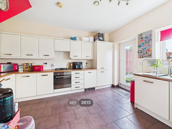 3 Bedroom Terraced House To Rent In , Bramshaw Street, Hull, HU3