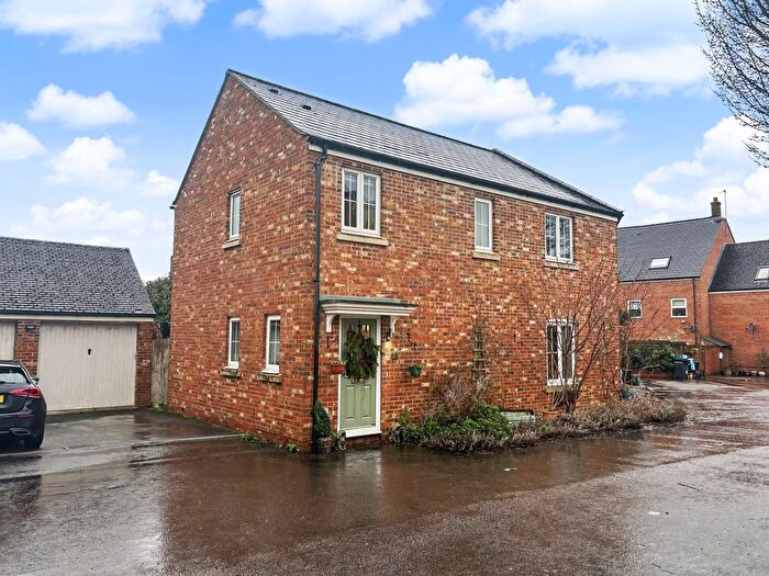 4 Bedroom Semi-Detached House For Sale In Sandbourne Road, Haydon End, Swindon, SN25