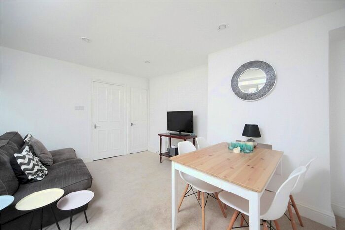 2 Bedroom Flat To Rent In Mirabel Road, London, SW6