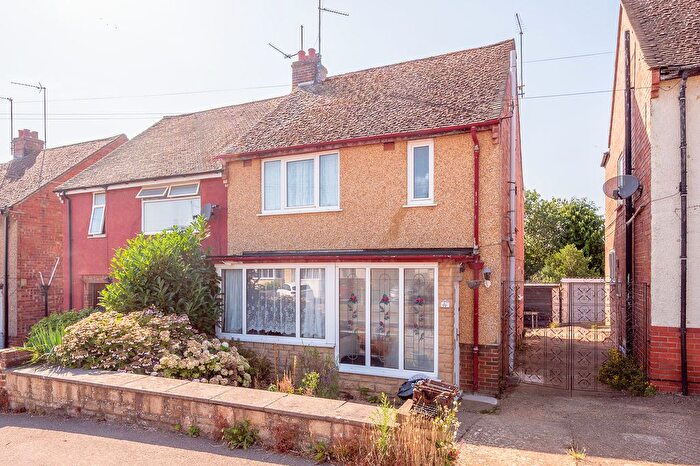 3 Bedroom Semi-Detached House For Sale In Bryant Road, Kettering, NN15