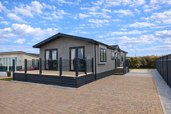 2 Bedroom Park Home For Sale In Moorland View, Indian Queens, TR9