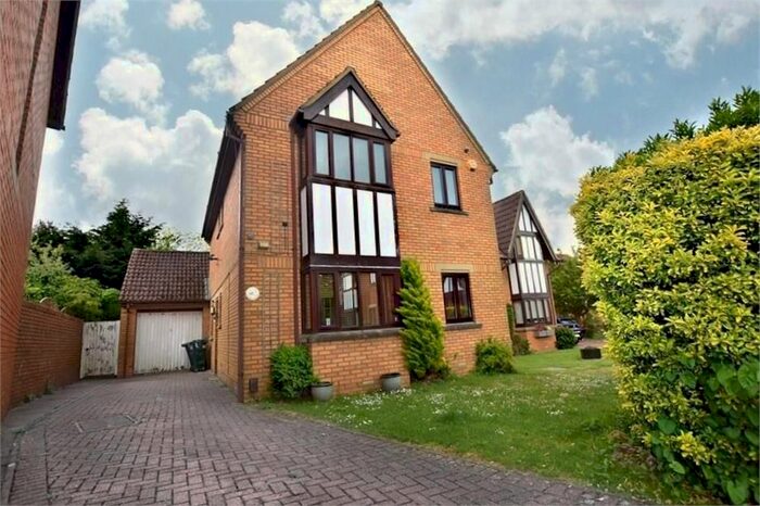 4 Bedroom Detached House To Rent In Cherry Hollow, Abbots Langley, WD5