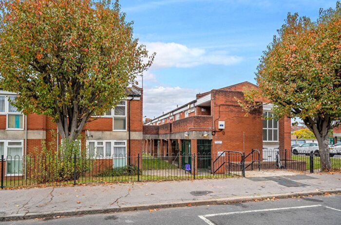 1 Bedroom Flat For Sale In Albert Road, London, SE25